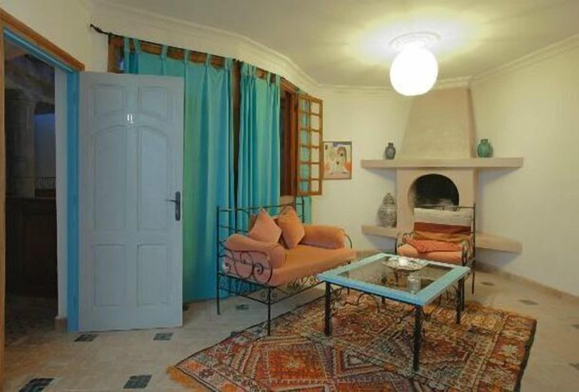 Riad Al Khansaa Есувейра Екстериор снимка