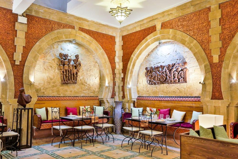Riad Al Khansaa Есувейра Екстериор снимка