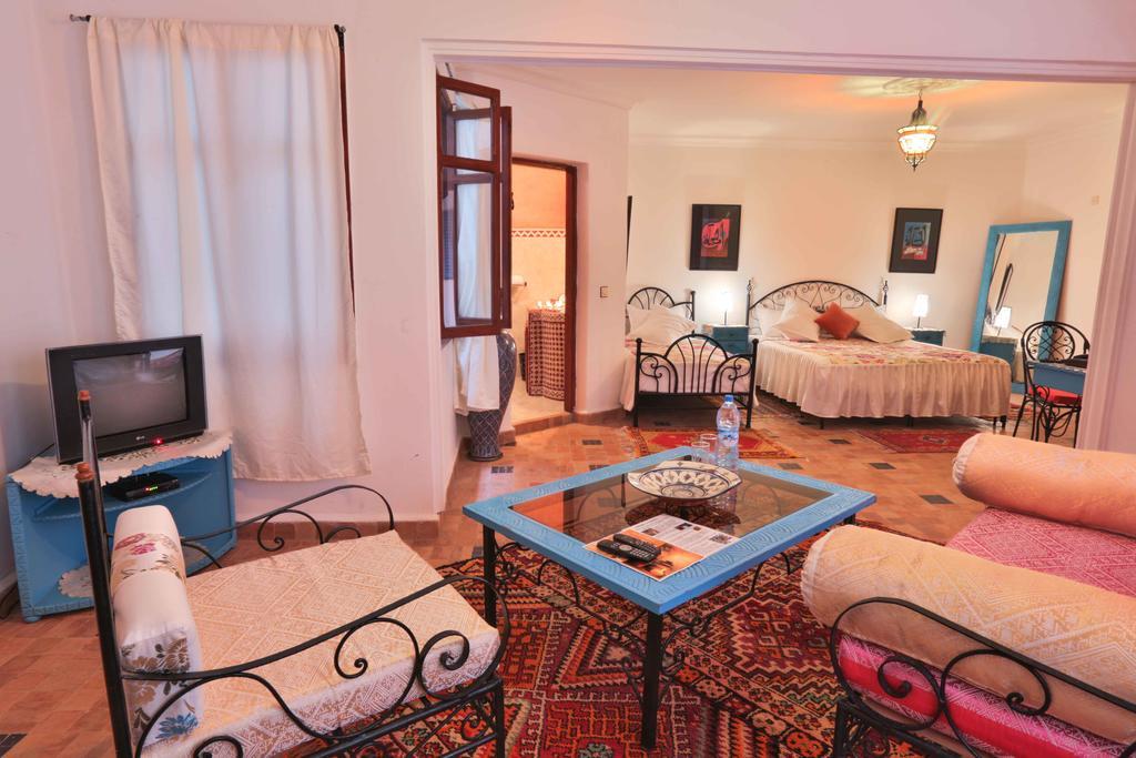 Riad Al Khansaa Есувейра Екстериор снимка